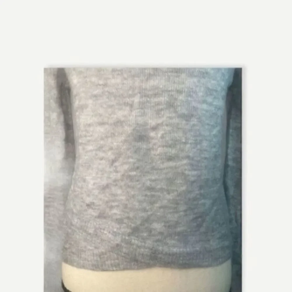 Elodie Gray Crew Neck Lightweight Sweater Large NWT